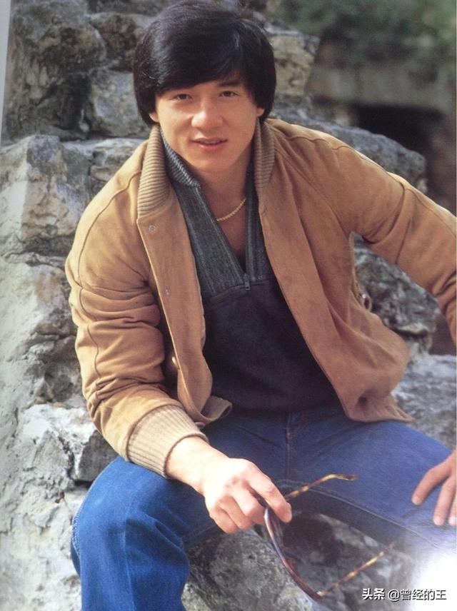 一组老照片:成龙和林凤娇当年的美照,妻子抱着房祖