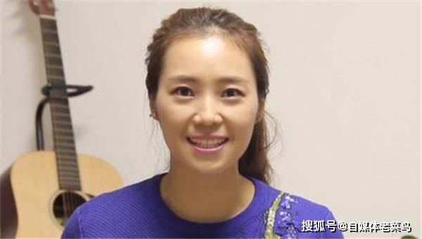 让乐坛为之震撼的云朵2006年,刀郎带着云朵与王翰仪合唱一首《爱是你