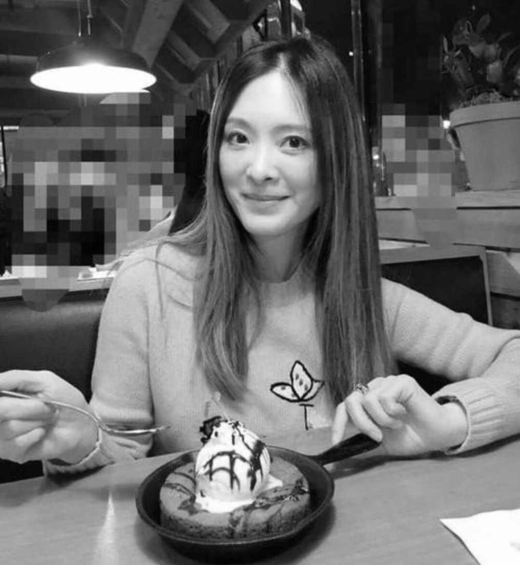 当然,辛龙能不能像祁骥这样为了已经离世的妻子而终身不娶,这个只有让