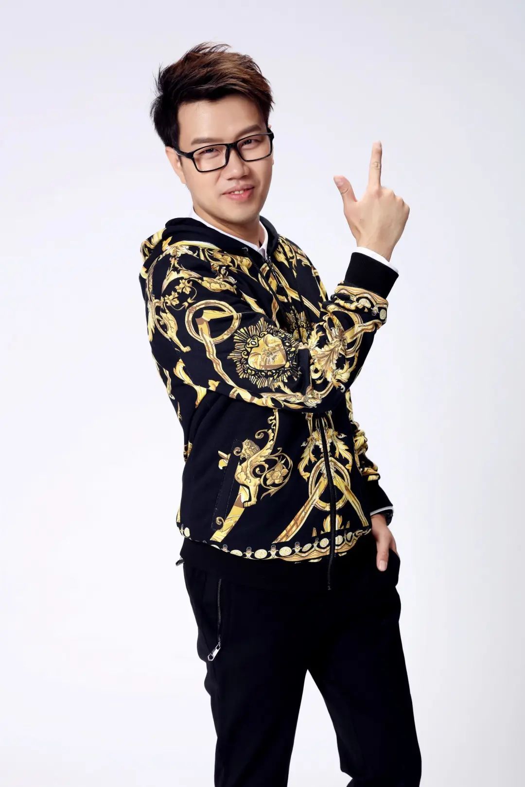 钟爱快乐888的每位听众朋友周一开始大家要改改习惯啦