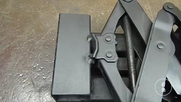 千斤顶和槽钢焊一块秒变实用的虎台钳一点不比买的差