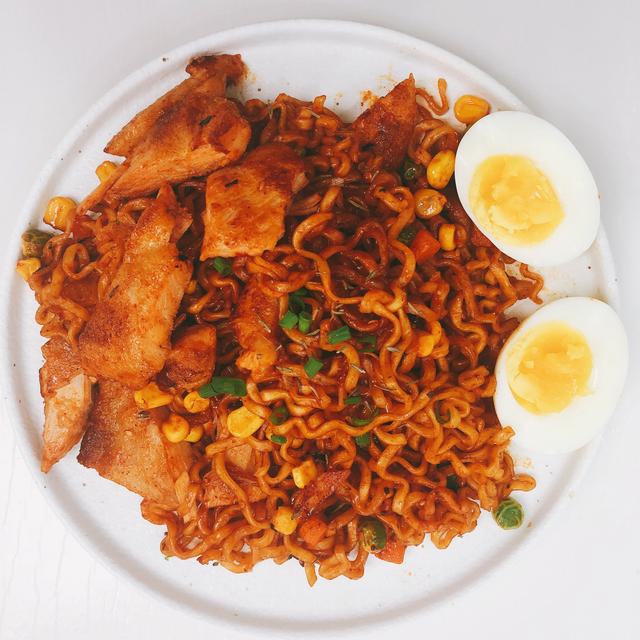 火遍网络的火鸡面变身超美味鸡排拌面