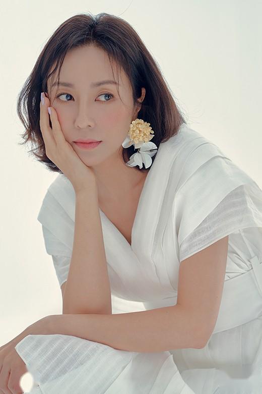 韩国女艺人赵美玲最新杂志写真曝光