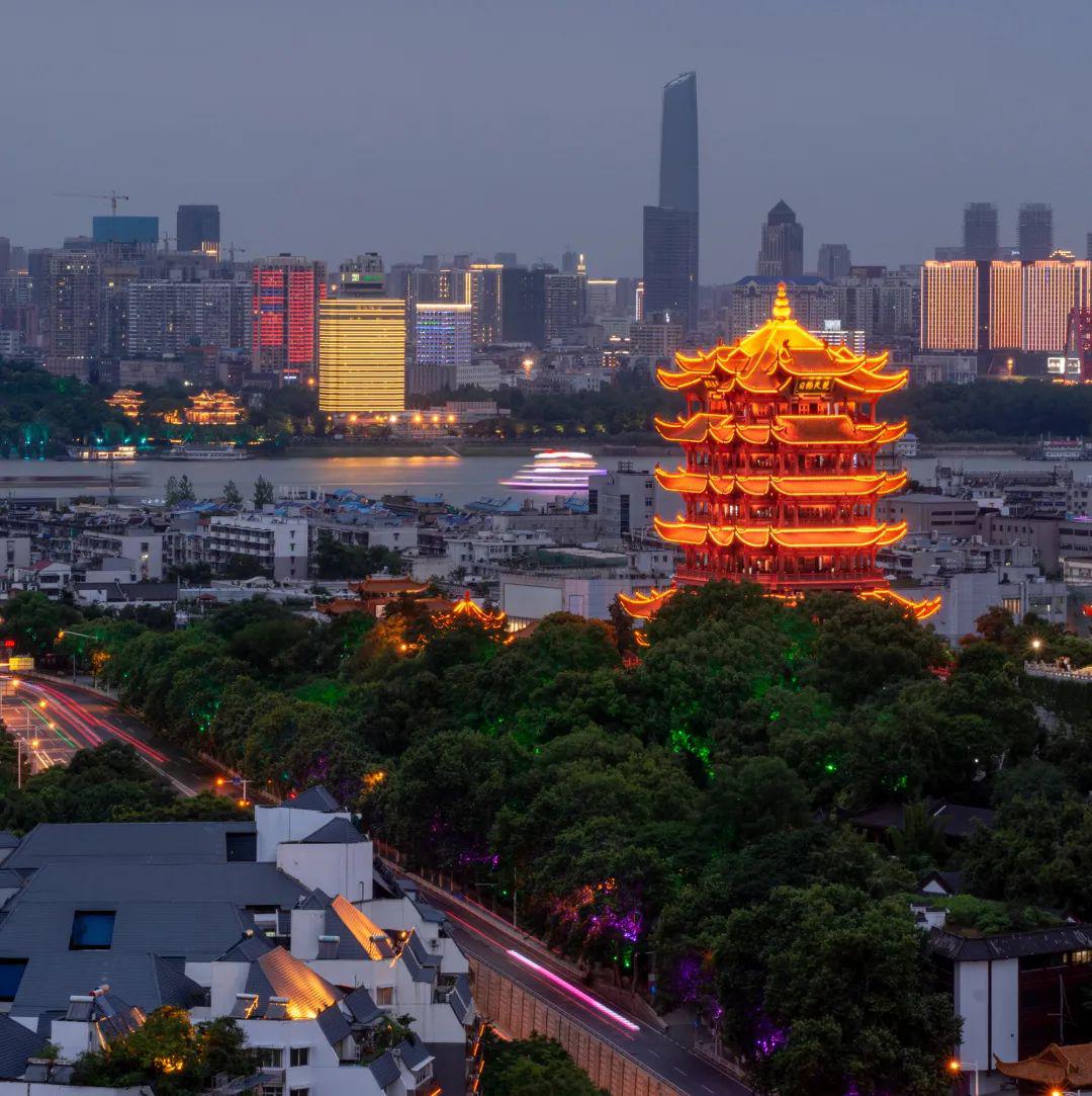 粉堞,江水映悠悠"那是王维笔下的见证了英雄的城市岁月流转黄鹤楼立于