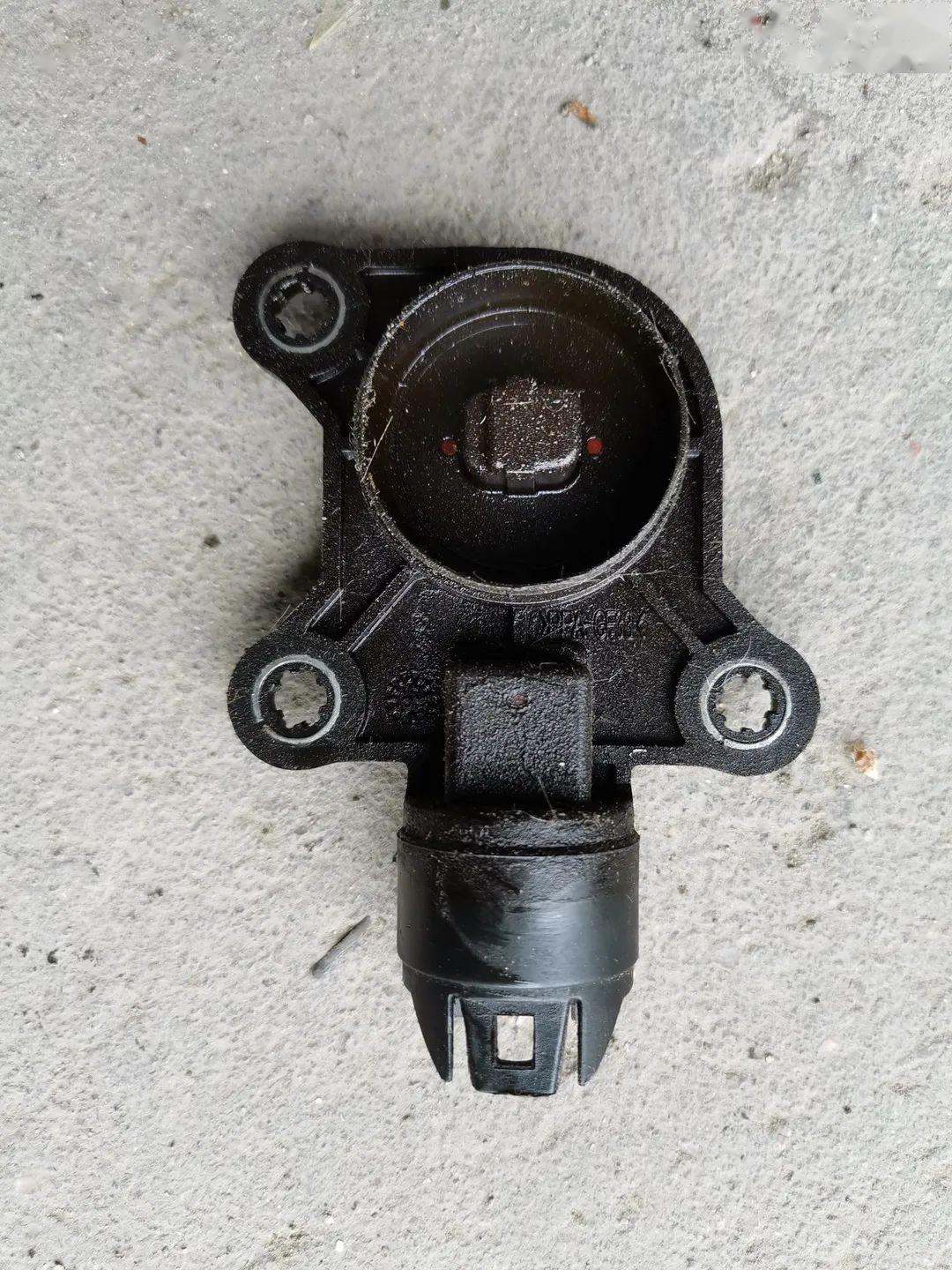 宝马偏心轴传感器8线据说是最复杂的传感器