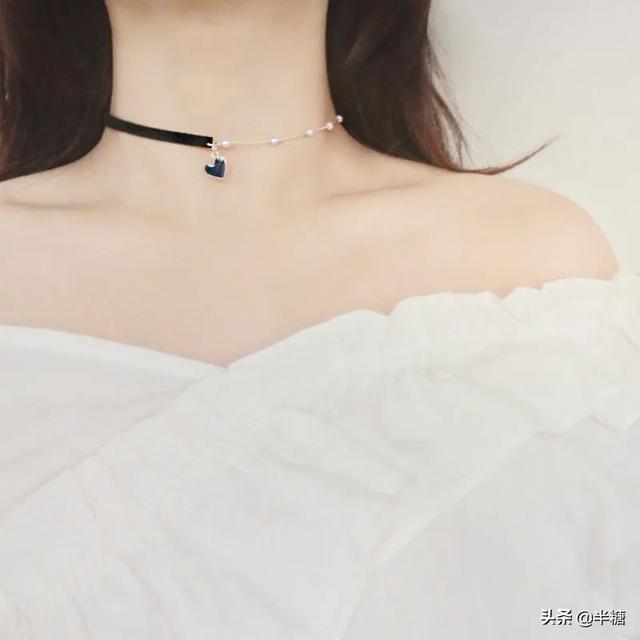 不到20块就能拥有小性感吊带裙绑带t恤锁骨链腮红