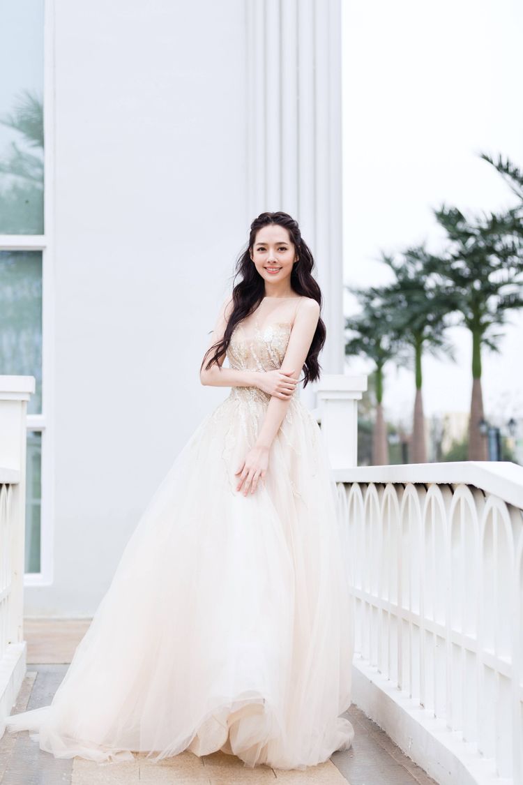 向佐升级当爸娇妻郭碧婷幸福孕味十足婚后大变尽显名媛范