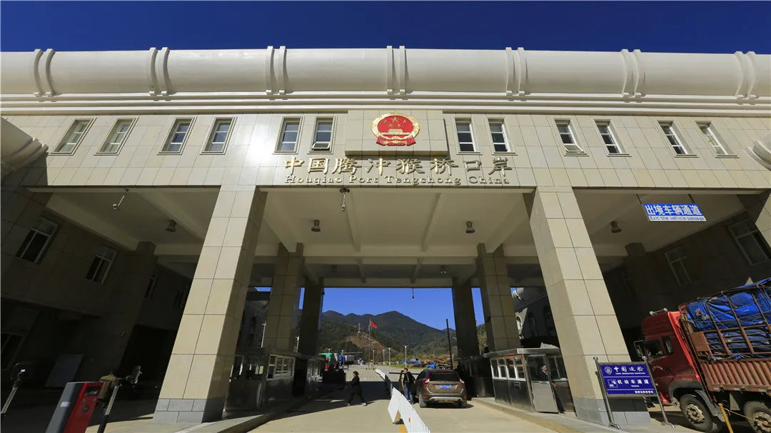 边境线长达150公里,腾冲境内有国家一类口岸——猴桥口岸和自治,滇滩