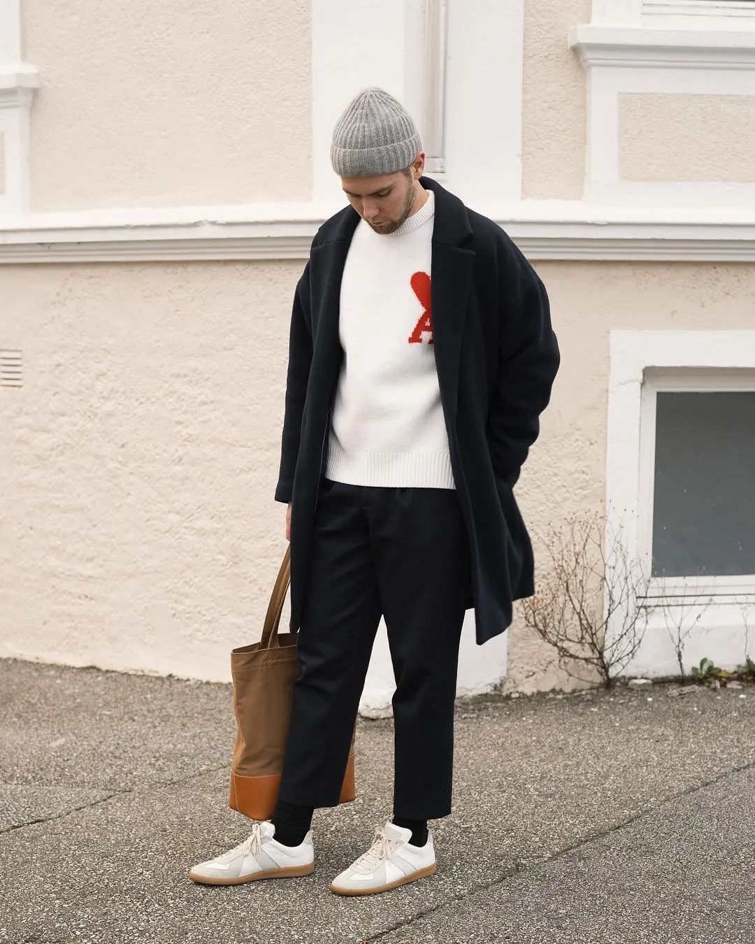 穿西裤一直搭配皮鞋风格太单调了换运动鞋试试造型时髦出众