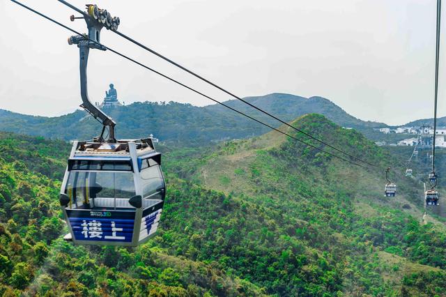 原创我国最"恐怖"的缆车之一,脚底悬空能看到万丈深渊,你敢坐吗?
