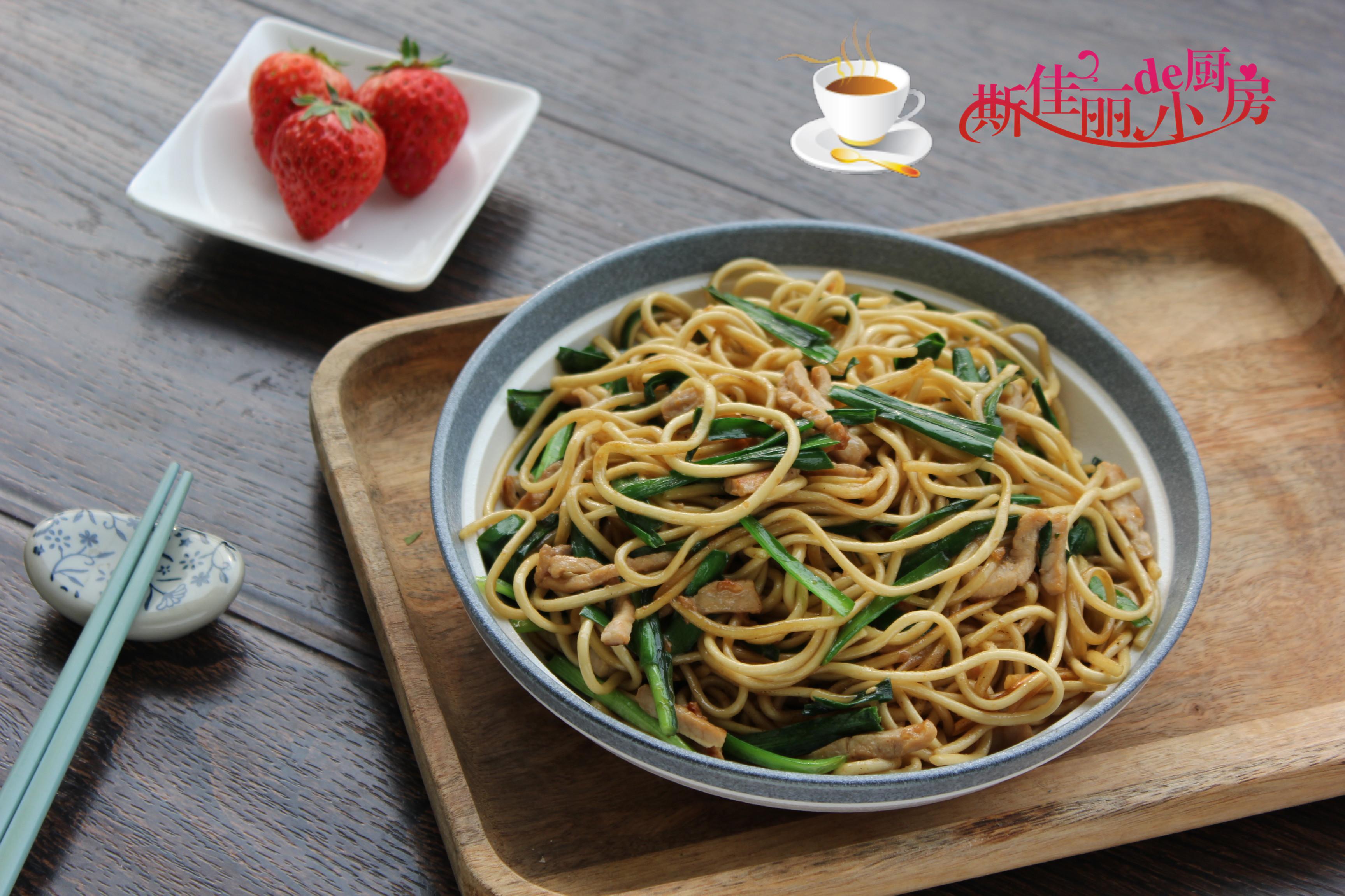 炒面时千万别直接下锅多加这1步面条筋道根根分明还不粘锅