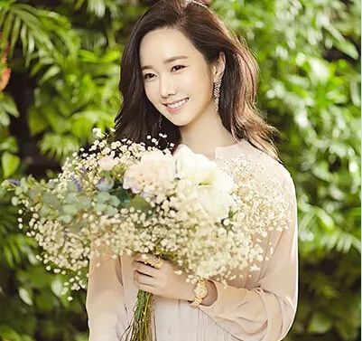 眼前晃荡让流星追月让夸父追日让手无寸铁的植物都插上飞翔的翅膀捧一