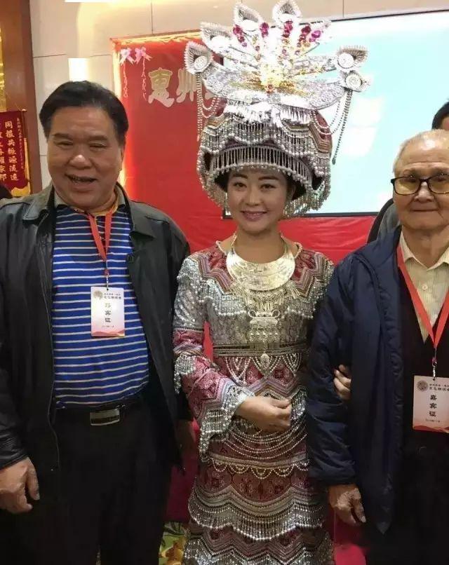 美女歌手——兴兰宗亲歌曲视频(海量图片,看看有没有你的身影)_邹兴兰