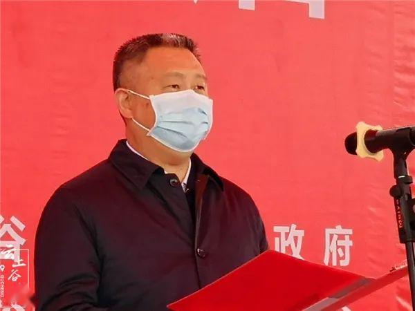 县领导周云,韩晓林,李云,王鹏飞,张成武,陈光明,雷晓红及企业家代表