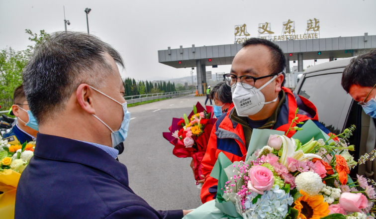 巩义最高礼遇迎接援鄂英雄翟龙飞凯旋