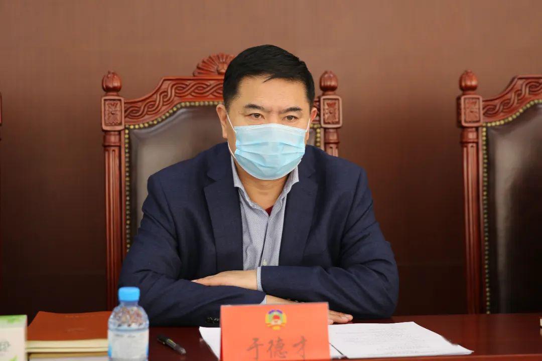 于德才为大家上了一堂主题为《坚定不移破除形式主义,官僚主义》的