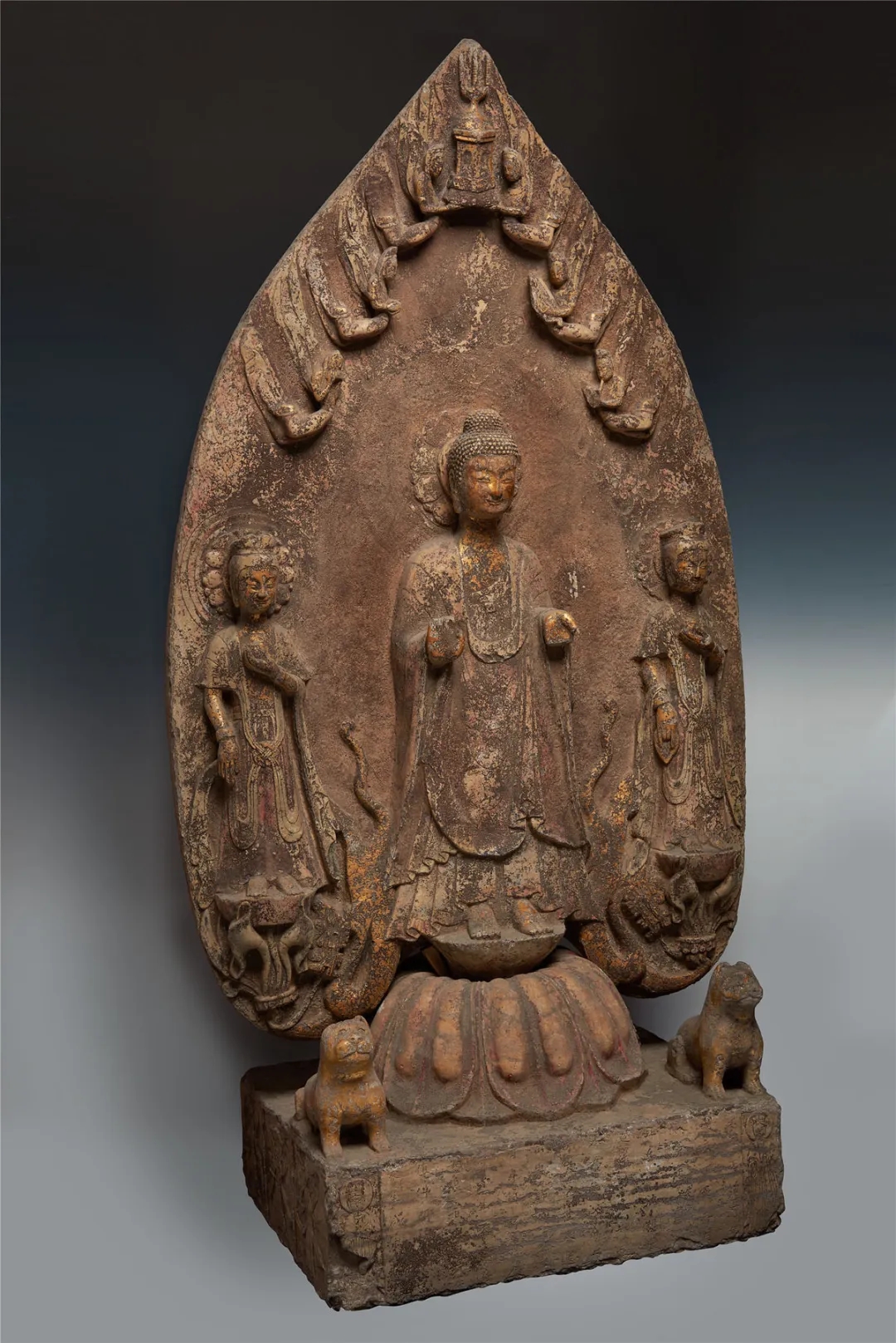 其中北魏正始四年(公元507年)比丘尼法想造弥勒三尊像,为已知有准确