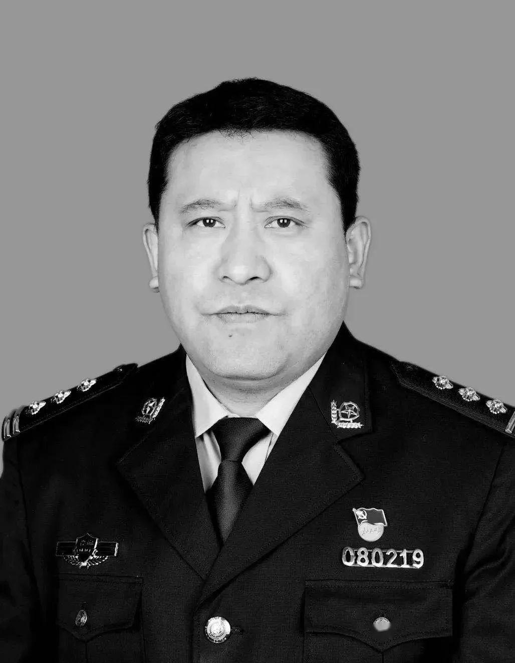 拉巴,生前系玉树州玉树市公安局党委委员,副局长,因患癌症于2020年3月