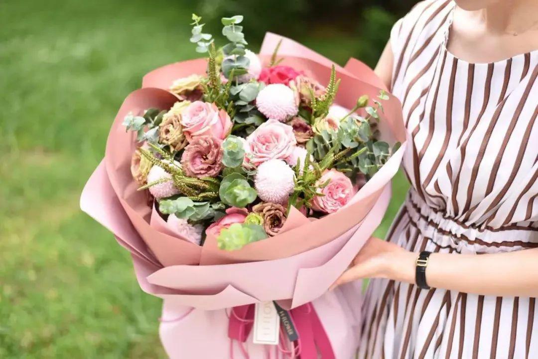 的渡口都插上飞翔的翅膀让手无寸铁的植物让夸父追日让流星追月不再