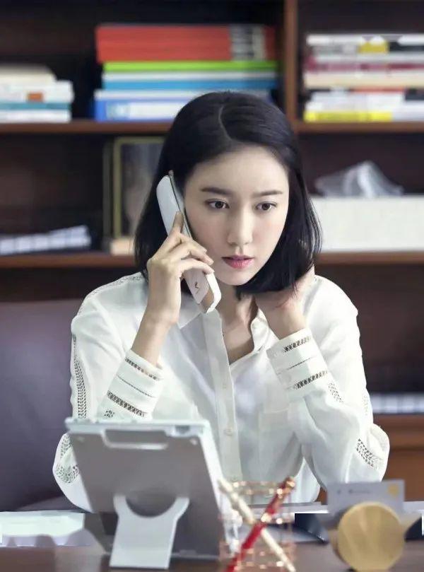 看剧学搭配跟完美关系高露学温婉轻熟的职场风