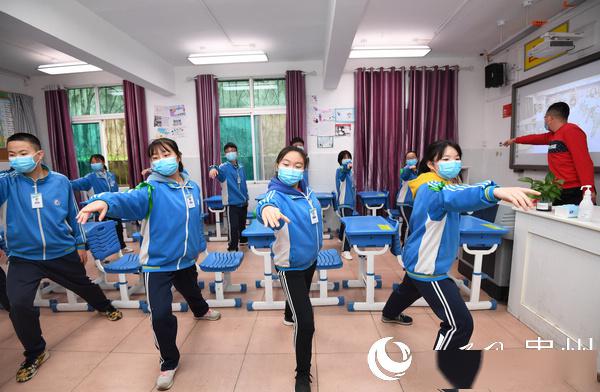 贵阳十五中室内广播操舞动好心情