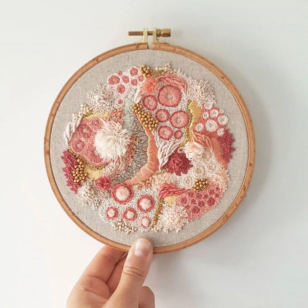 的苔藓amy louise baker(艾米·路易丝·贝克),典型的斜杠青年艺术家