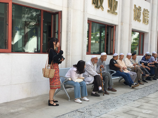 穆斯林每天要进行5次礼拜,即晨礼,响礼,晡礼,昏礼,宵礼,而我到的时候