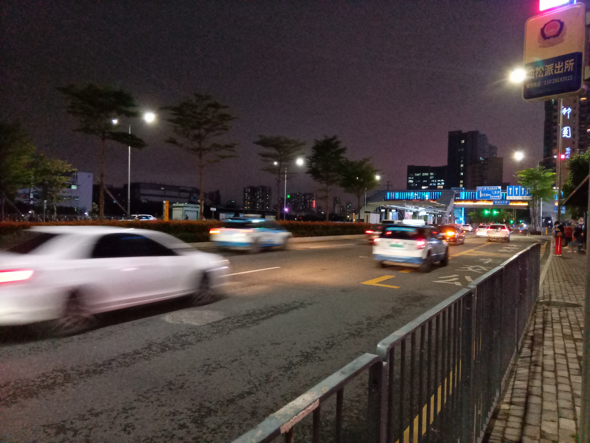 深圳龙华富士康附近街道美丽的夜景夜色下的街头风光