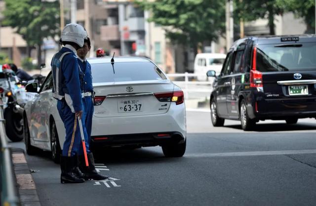 对日本交警来说,到了真正执勤的时候,大都会优先选择便衣警车