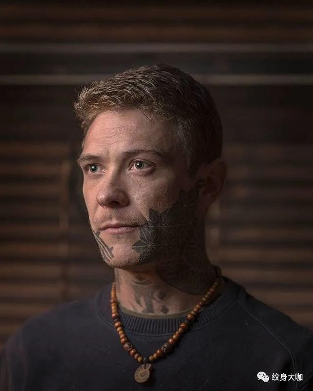 在脸上纹身的人有什么特别之处