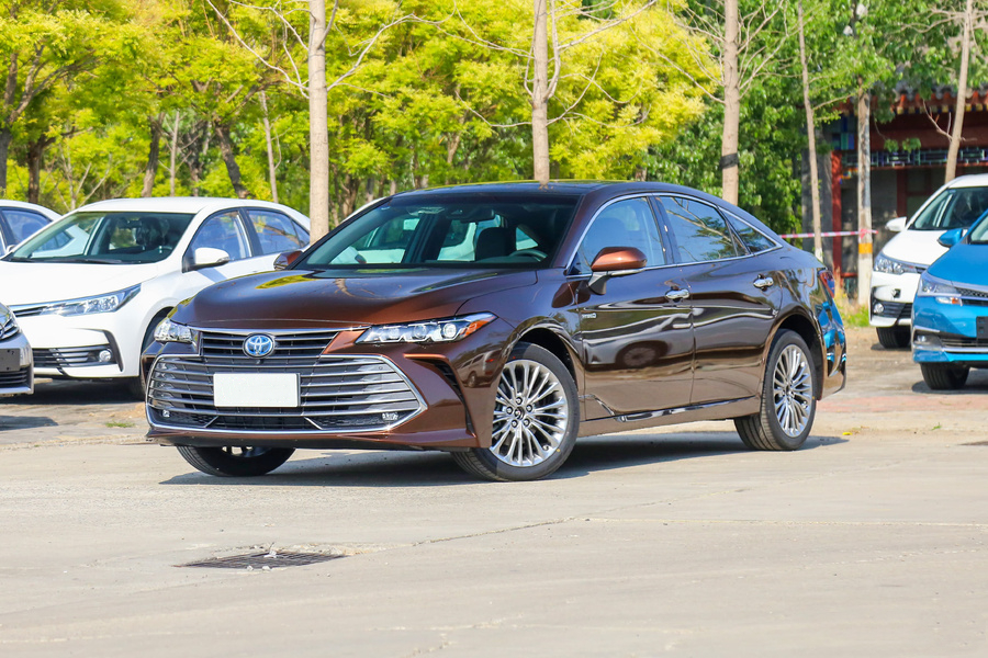 堪称丰田的"平民旗舰王",车长近5米,标配10气囊,不足20w