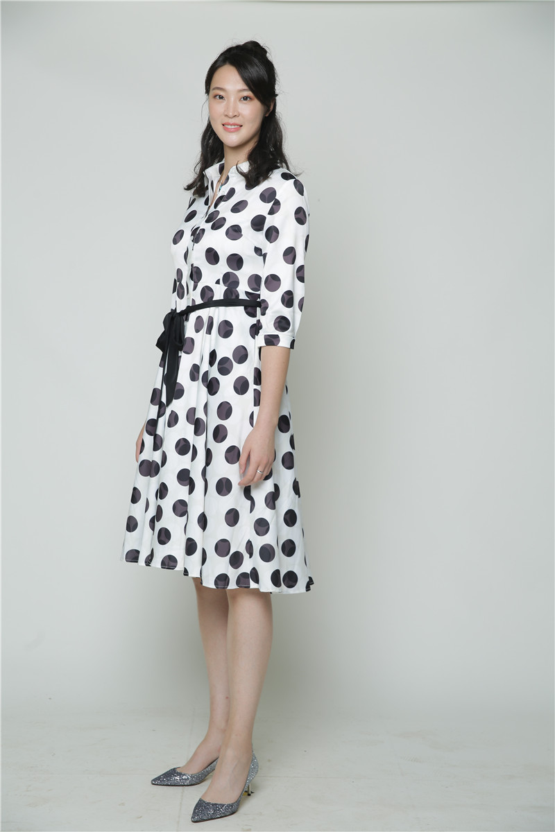 中国女排前队长 惠若琪斑点裙写真