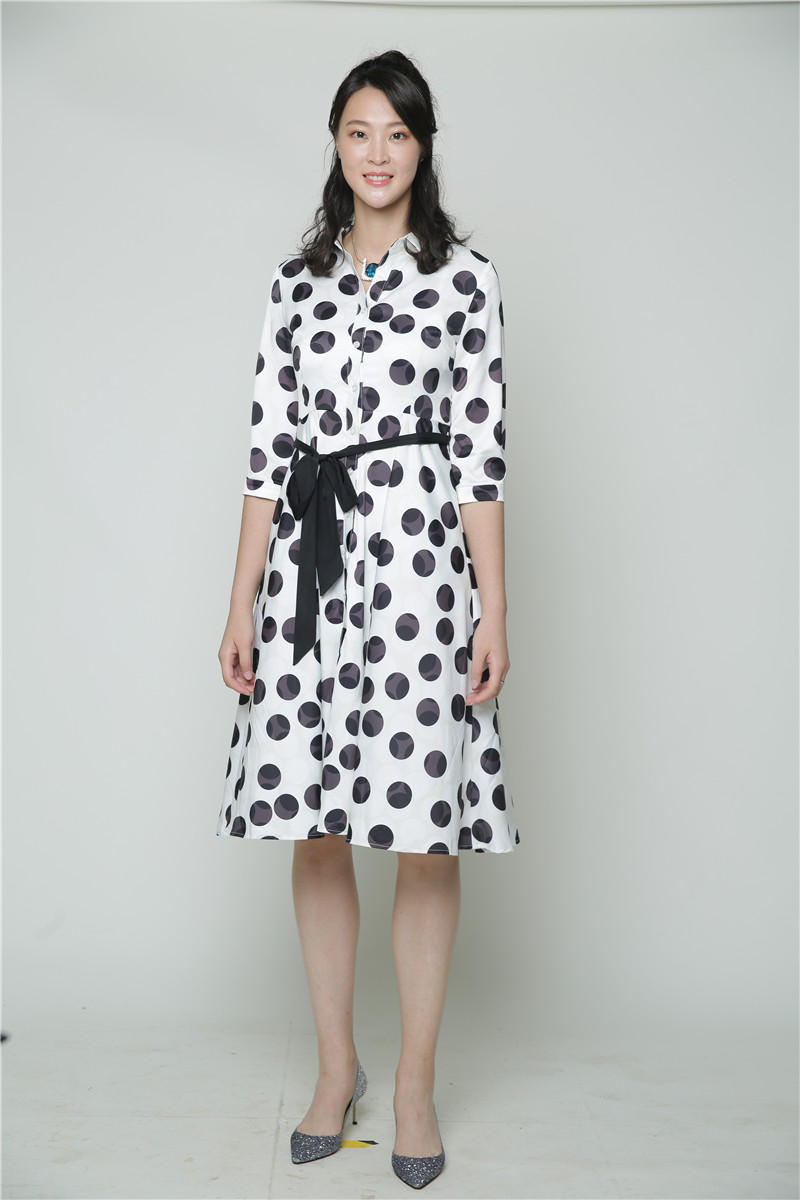 中国女排前队长 惠若琪斑点裙写真