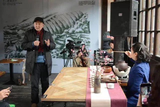 寇丹先生在茶界德高望重,能说善写.