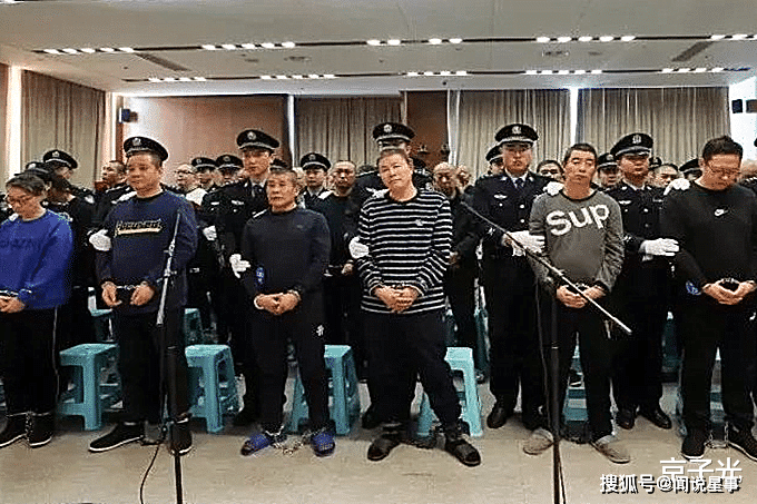 原创辽宁一黑社会覆灭长期称霸一方当街持枪杀人将人砍成重伤