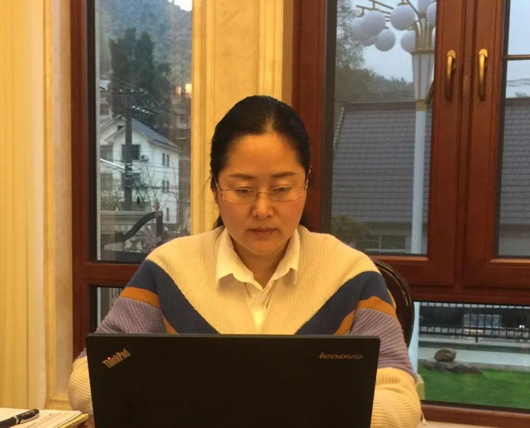 新登中学党员教师钟文丽五位一体:打好网络教学这场"总体战"__3