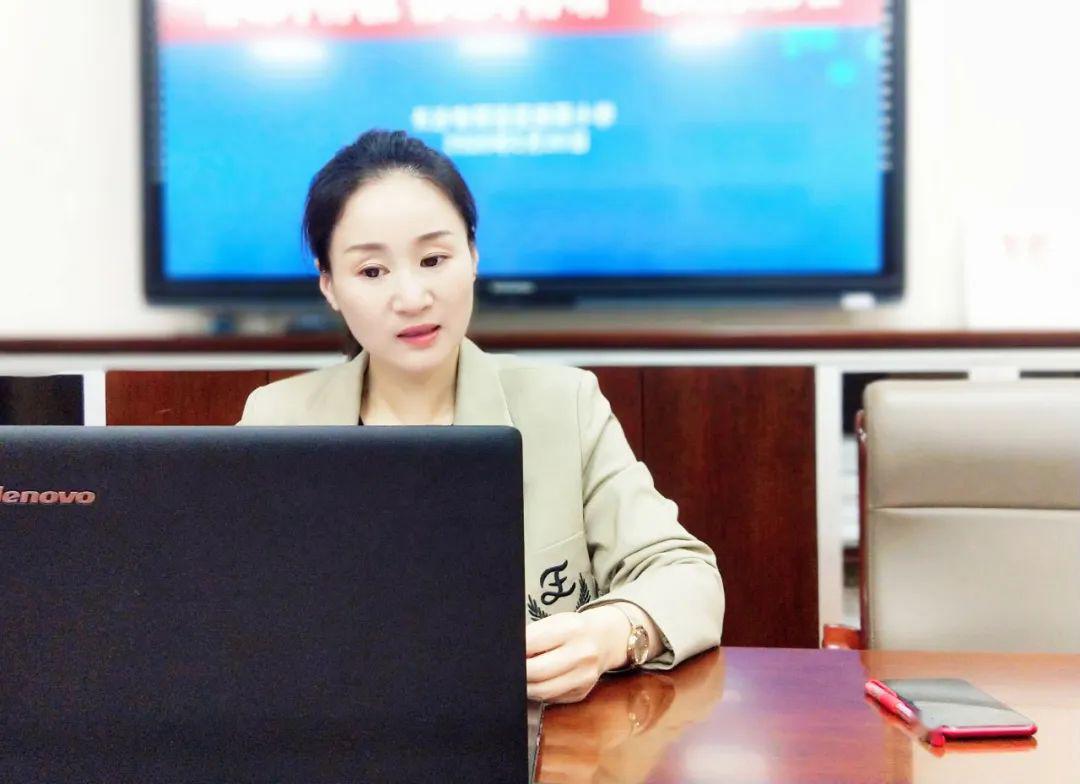 赵琼主任总结从"用心准备,氛围浓","用心朗读,语言美","反思提升,再