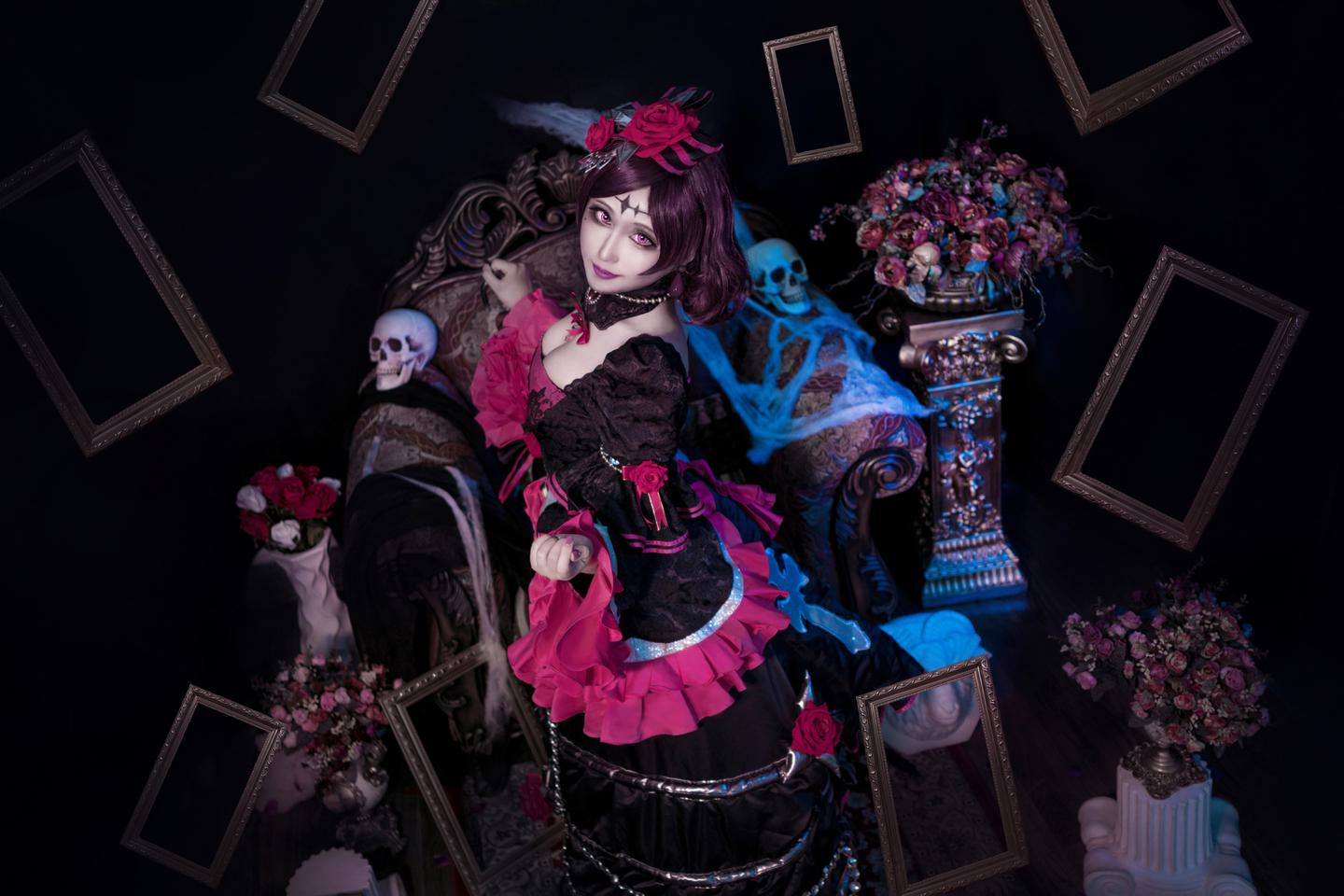 露娜哥特玫瑰cos,黑长靴霸气十足,眼神让人心动