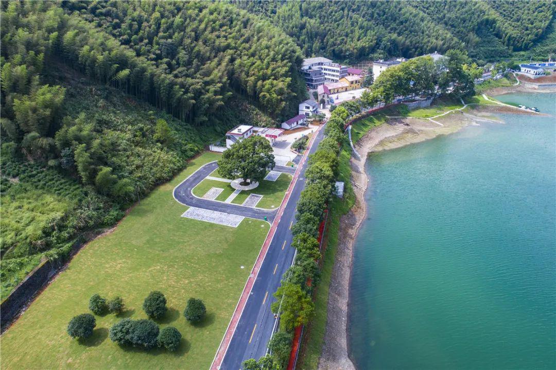 摄淳安的"四好农村路"串联沿线23个乡镇,数百个重要乡村旅游节点