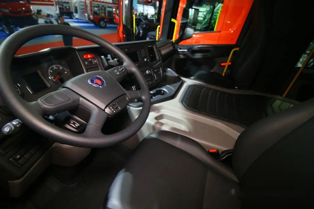原厂双排全驱消防展都没展示过的斯堪尼亚p410crewcab4x4消防车底盘