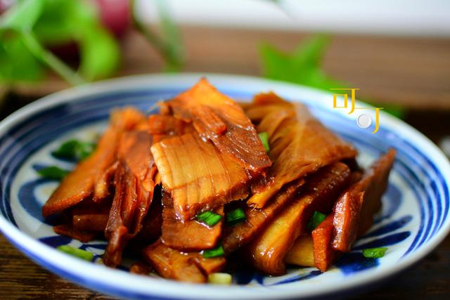 清明前后毛笋上市,红烧油焖入口即化,春天一定要尝尝的鲜嫩滋味