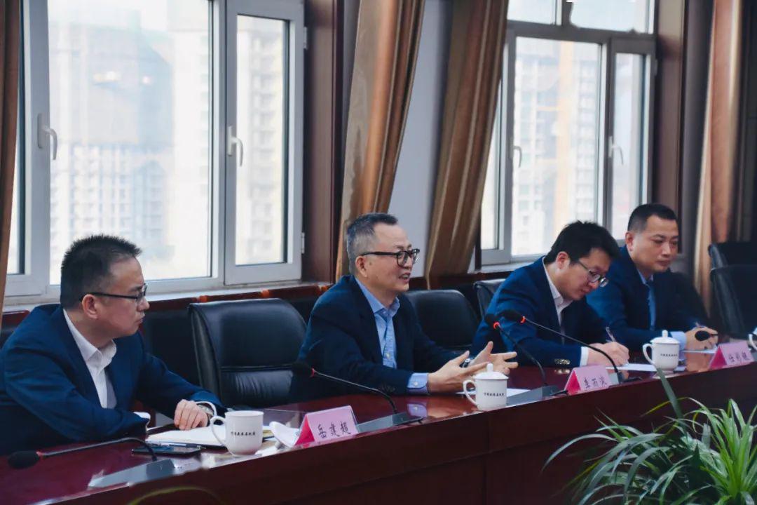 县委书记唐树元对李雨浓一行来宁考察表示热烈欢迎.