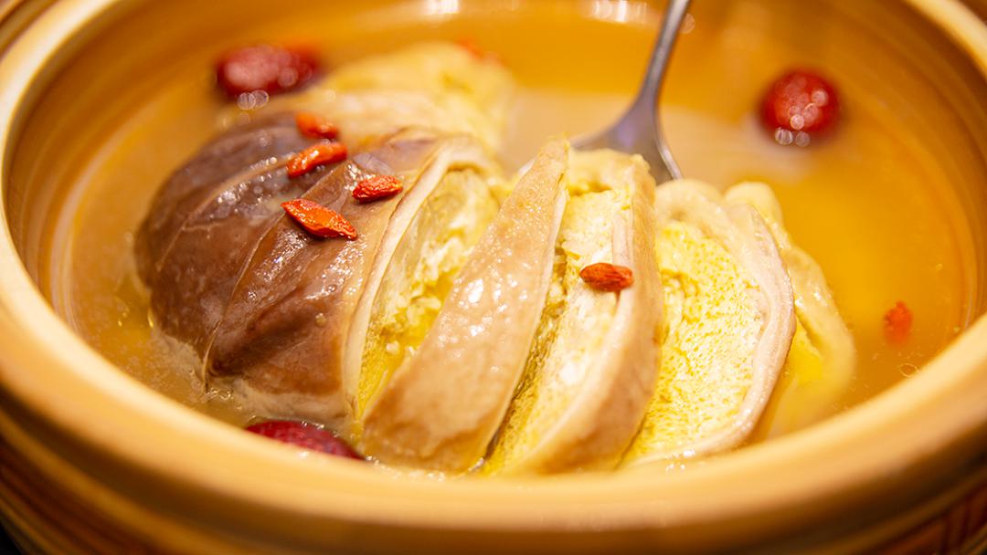 这次的春季新品七星肚就是最好的例子,七星肚本来是道传统的福州菜,但