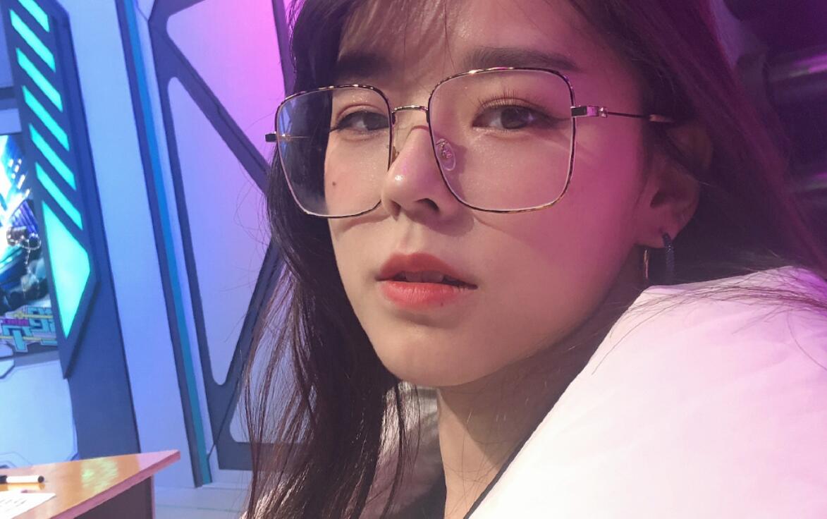 沫子一周换一次号,不然直播都难搞_操作