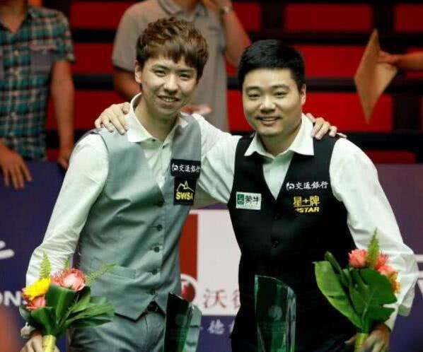 原创肖国栋父亲曾在解放碑摆野板板未来想为重庆台球事业贡献