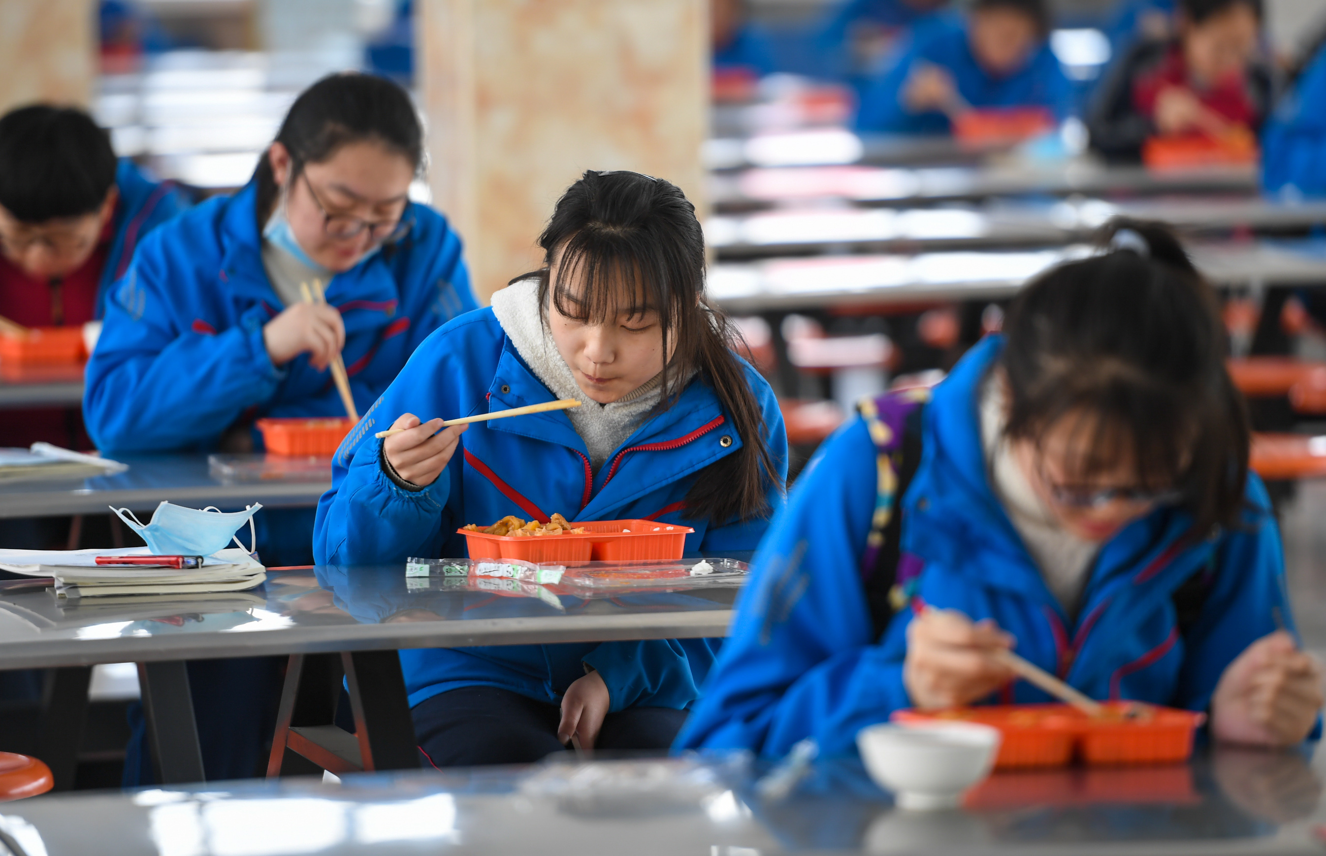 呼和浩特:保障学生用餐住宿安全