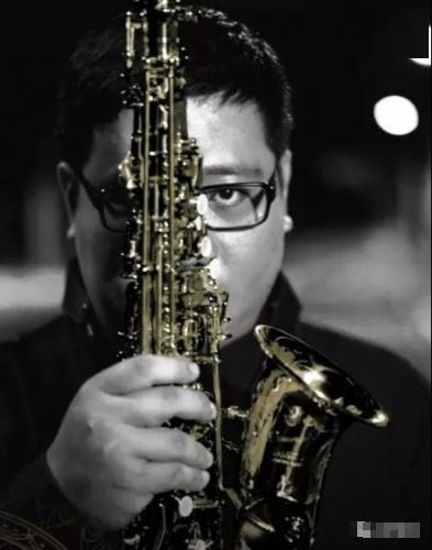 王翰强旅法萨克斯演奏家毕业于法国赛尔吉与圣摩尔多所国立音乐学院