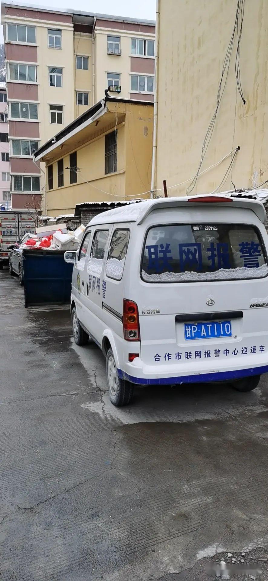 车牌号:甘p·at110违法行为:违规停车(妨碍垃圾清运)车牌号:甘p·j03