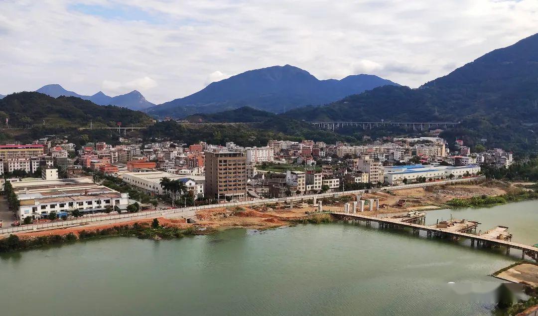 建設中的同德大橋藍溪大橋光德沿藍溪江濱有藍溪濱江苑,金沙水岸,藍溪