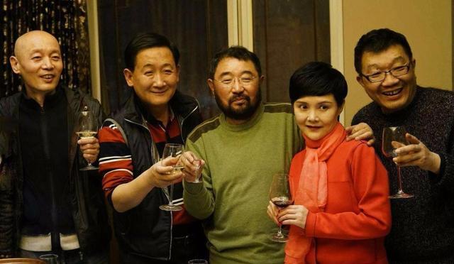 他是潘虹的前夫,曾对王小丫动过情